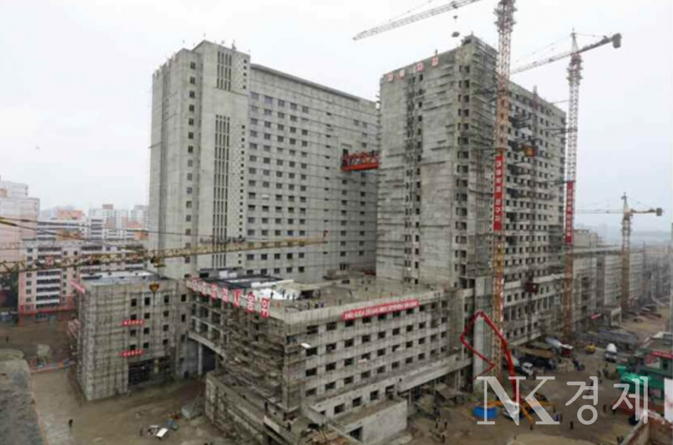 북한이 건설 중인 평양종합병원 모습