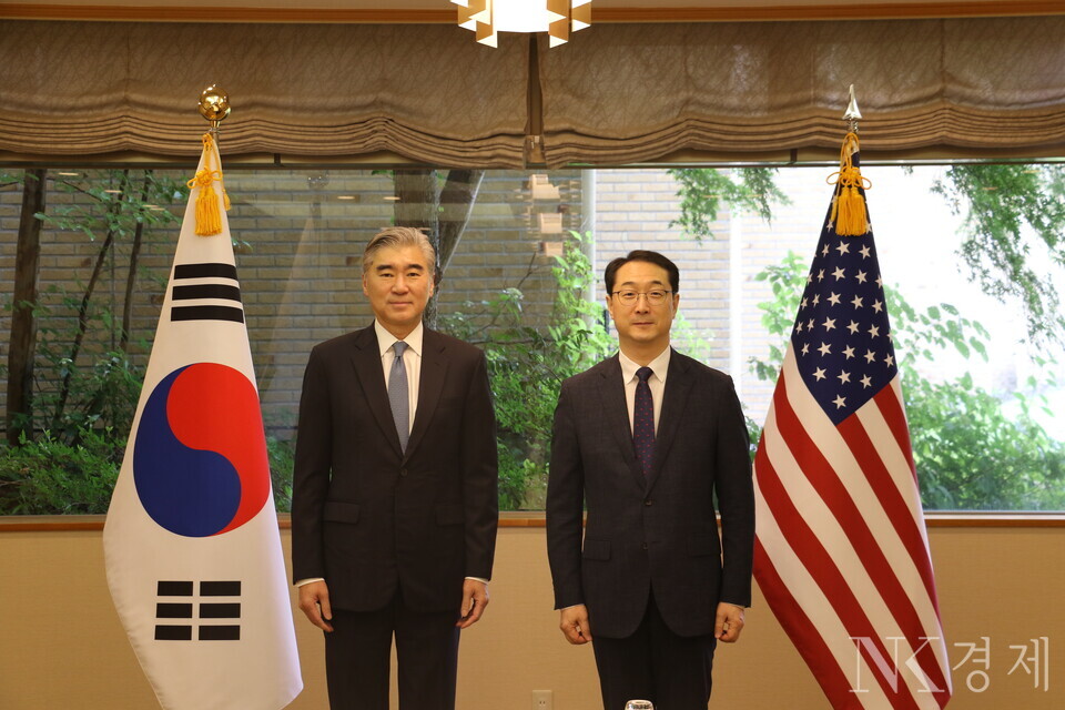 김건 한반도평화교섭본부장(오른쪽)과 성 김 미국 대북특별대표 모습 출처: 외교부